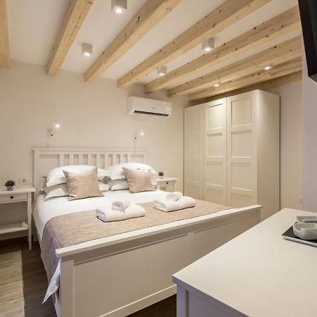 Cosmijeva Luxury Rooms Split Bagian luar foto