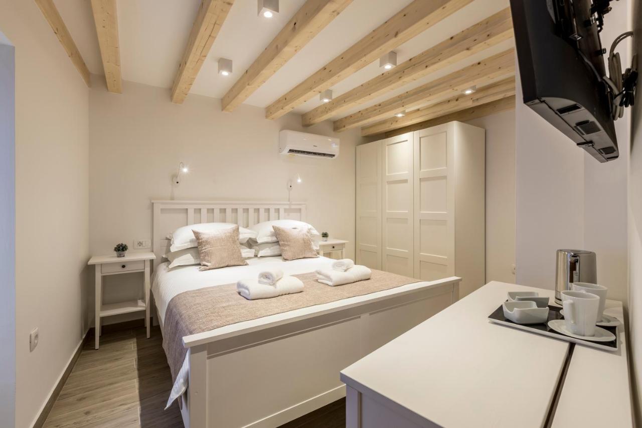 Cosmijeva Luxury Rooms Split Bagian luar foto